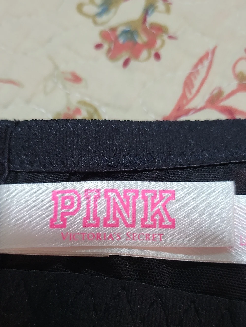EUC- PINK Victoria’s Secret ‘Palm’ Lace Halter Neck Bralette